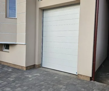 Segmentna i rolo Garažna vrata, montaza na ulazu u garazu